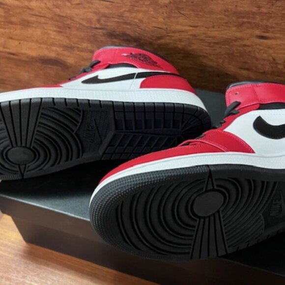 Nike Air Jordan 1 Mid 554724-069  NWT main image 9